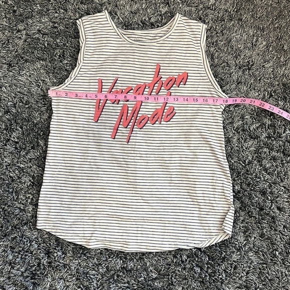 Zoe + Liv Vacation Mode Striped graphic top Size medium - Picture 12 of 13